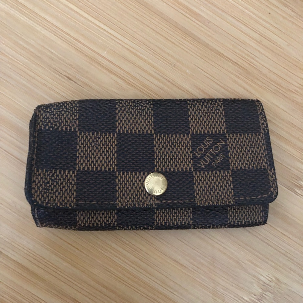 ❤️SOLD❤️ Louis Vuitton Damier Keyholder